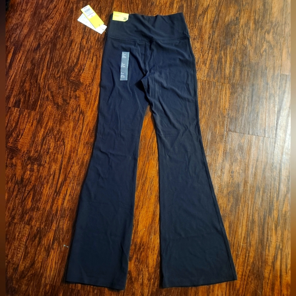 NWT Black Flare leggings, M BLACK leggings NWT, Size M Black Brushed Leggings